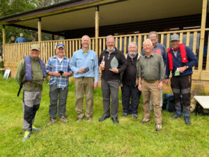 8 happy anglers by the lodge after a super day flyfishing